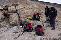 07 Hikers resting in the morning