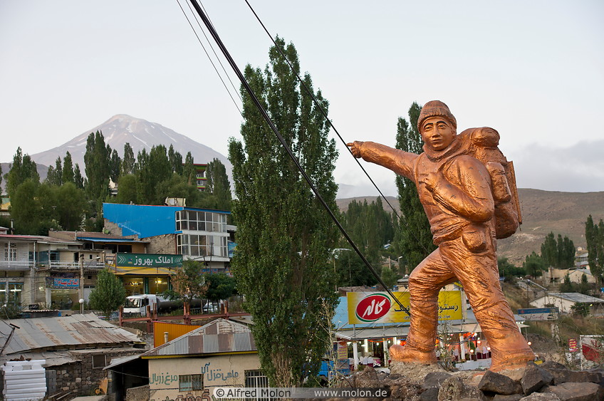07 Mountain climber statue in Polur