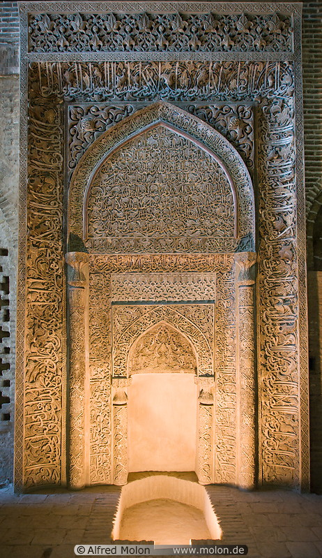 07 Decorated stucco mihrab
