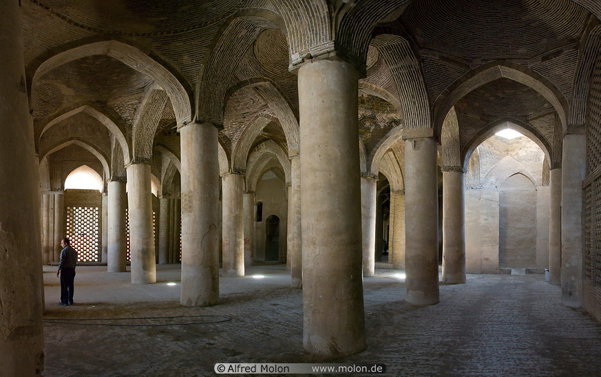 08 Columns and vaults in the hypostyle area