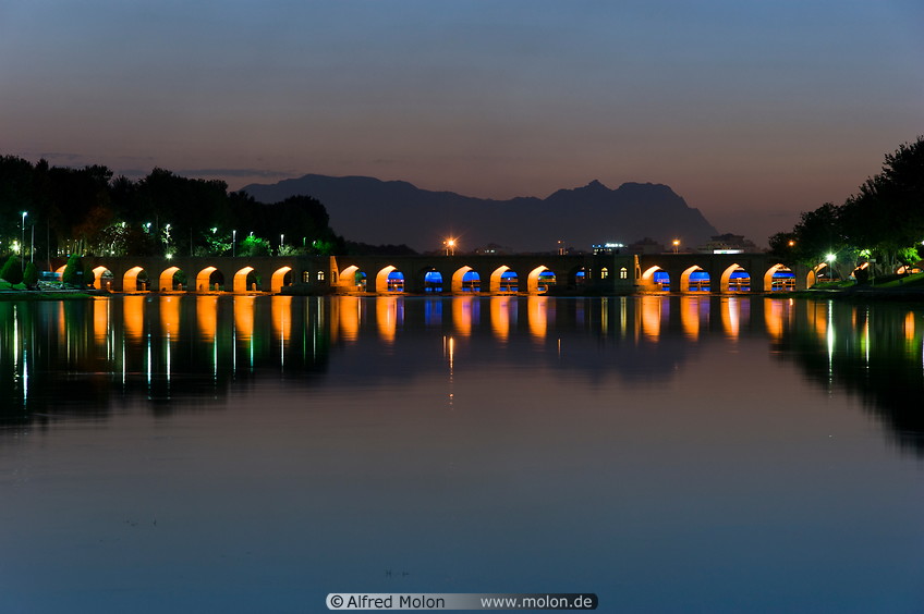 03 Joei bridge at night