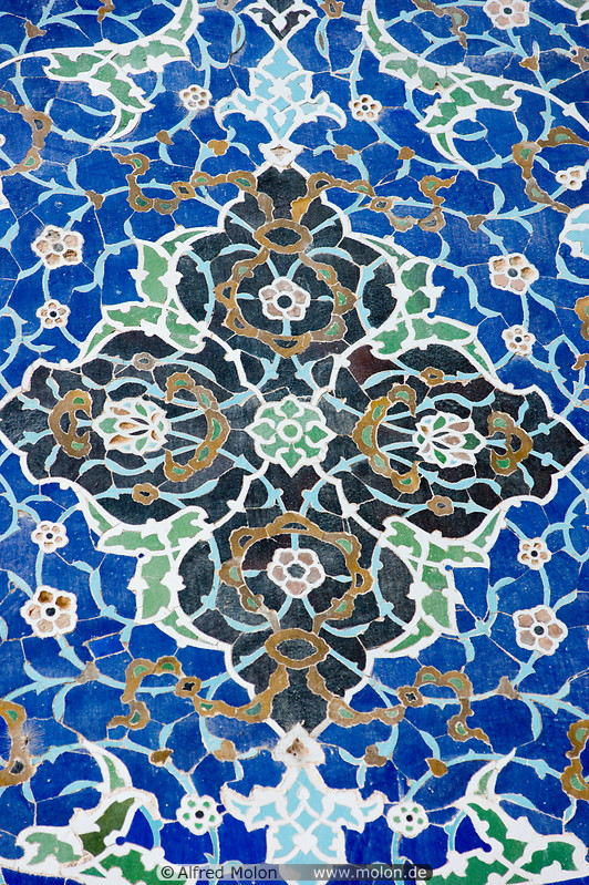 04 Facade detail with Islamic patterns