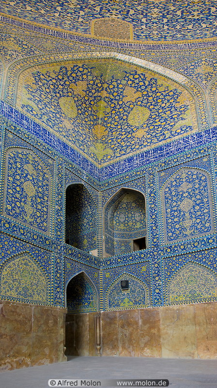 08 Islamic patterns on walls
