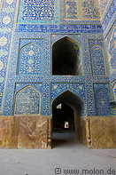 06 Islamic patterns on walls