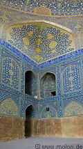 08 Islamic patterns on walls