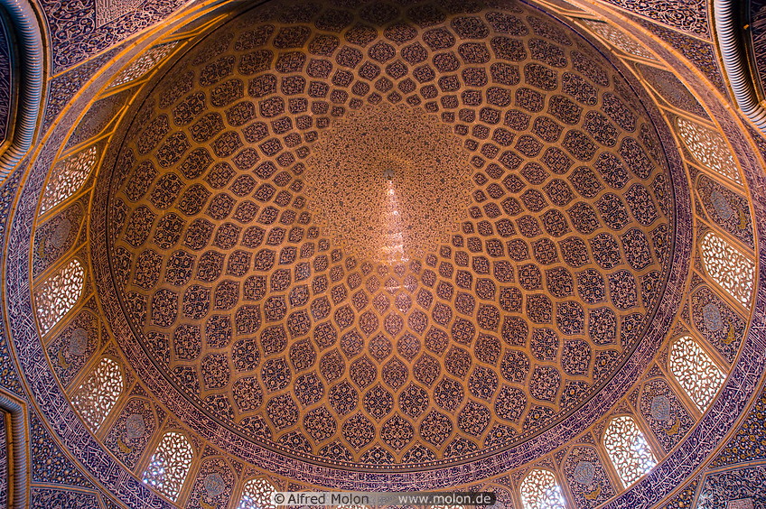 06 Ceiling of inner hall