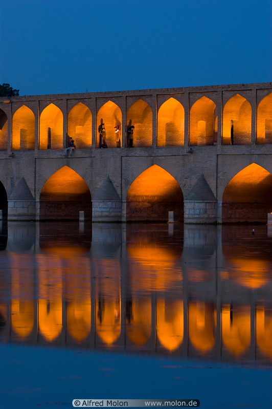 01 Arches and water reflections at night