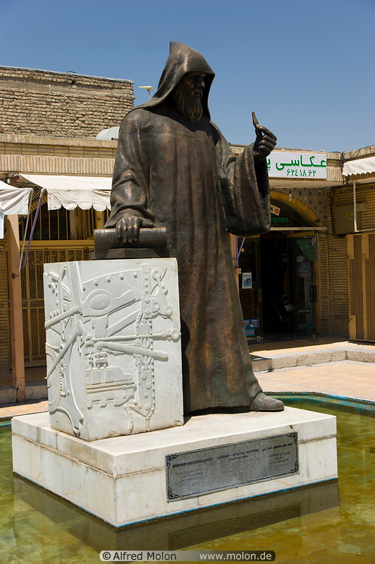 02 Statue of archbishop Khachatour Kesaratsi