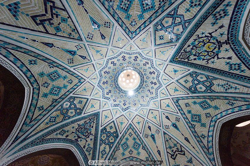 01 Ceiling with star pattern