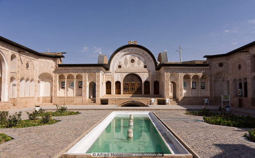 05 Inner courtyard with fountain pool