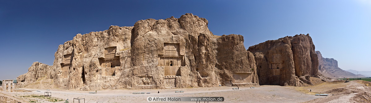 02 Naqsh-e-Rostam tombs and cliff