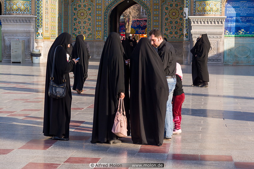 08 Women in black chador