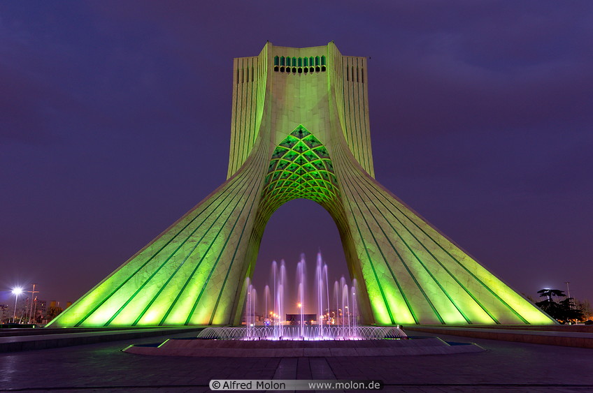 08 Azadi tower and fountain