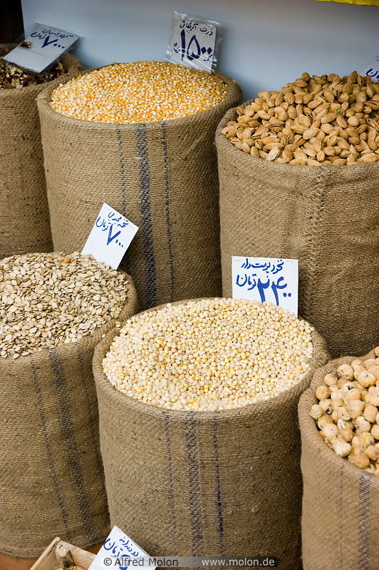 05 Bags with maize, nuts and lentils