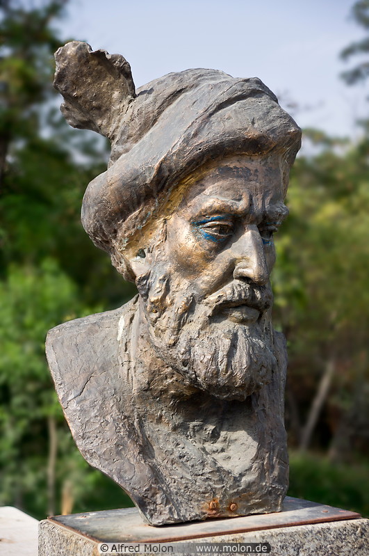 10 Bust of the poet Ferdowsi