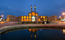 05 Amir Chakhmaq complex at dusk