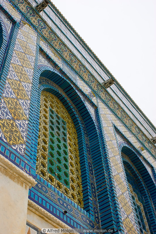 14 Facade detail with Islamic patterns
