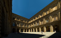 04 Pitti palace inner court
