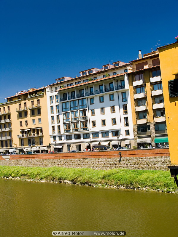 02 Arno riverfront