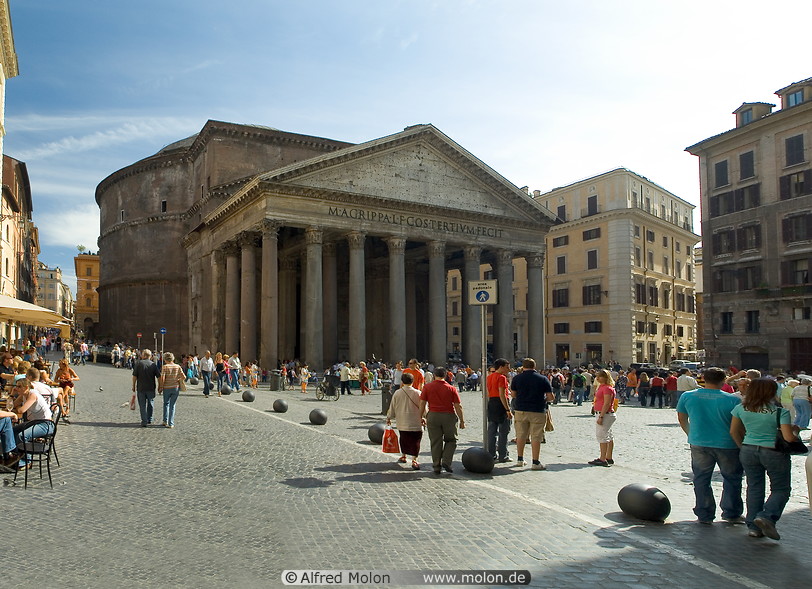 01 Pantheon and Rotonda square