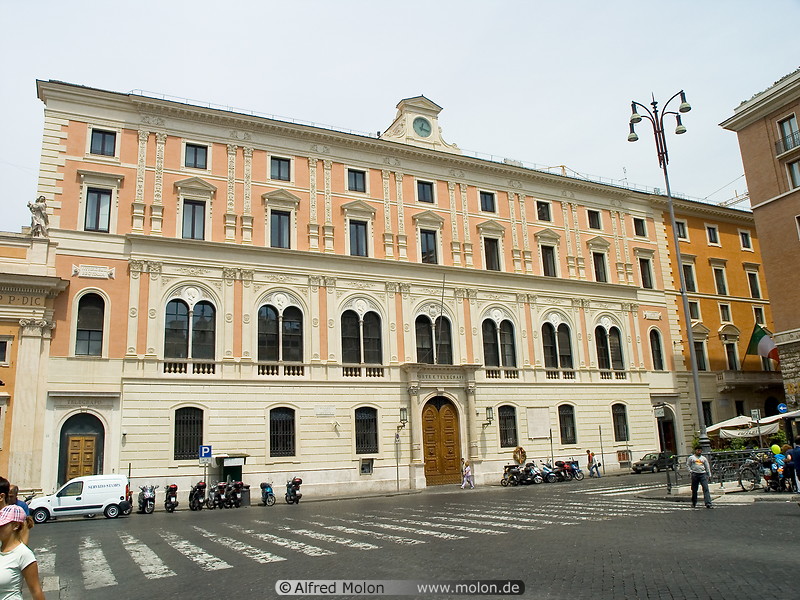 08 San Silvestro square and post office