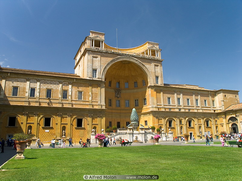 02 Belvedere palace and Cortile della Pigna