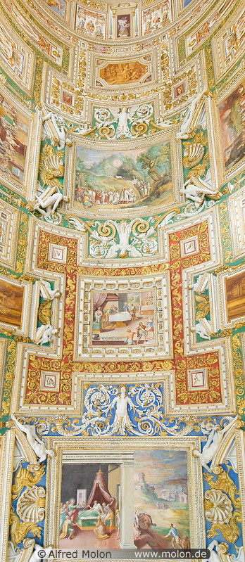 23 Frescoes in the gallery of the maps