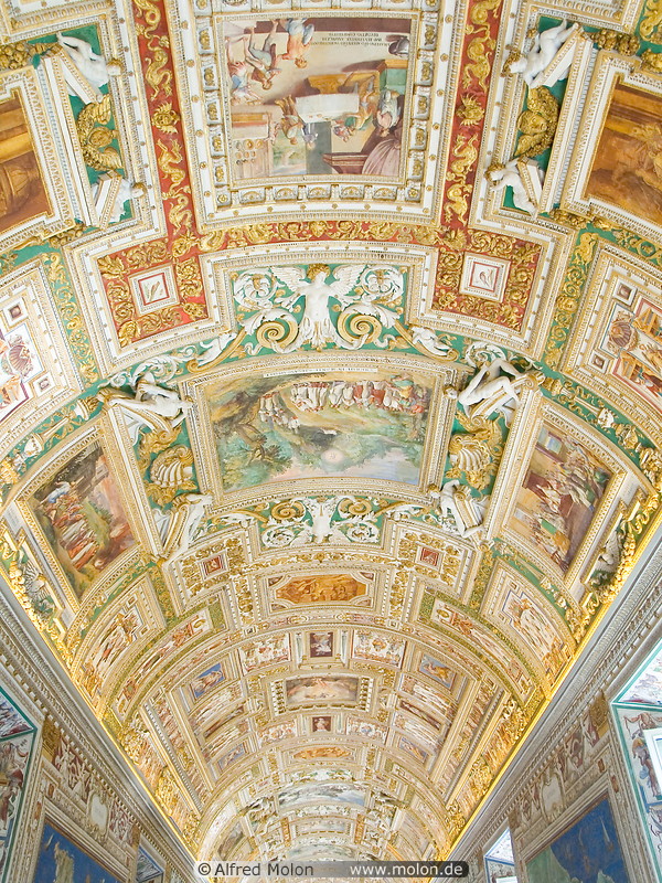 25 Frescoes in the gallery of the maps