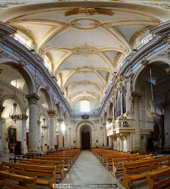 18 Nave and roof in Modica cathedral
