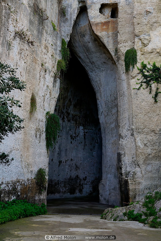 09 Ear of Dionysius cave entrance