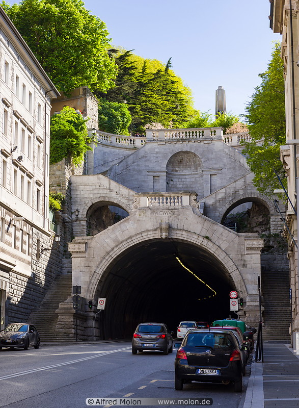 39 Sandrinelli tunnel and Giganti staircase