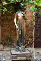 41 Bronze statue of Juliet
