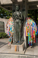 07 Statue and paper crane chains