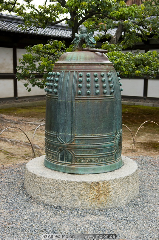 08 Bronze bell