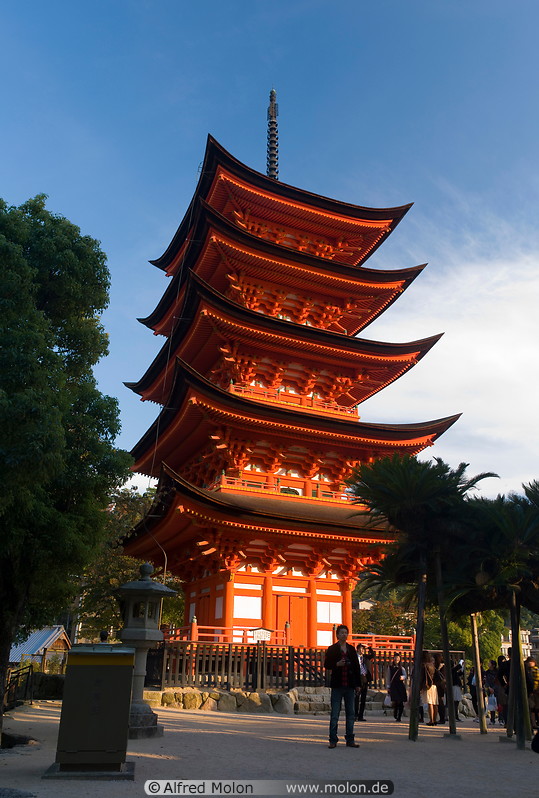 11 Five-storied Gojunoto red pagoda