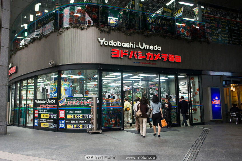 15 Entrance to Yodobashi-Umeda mall