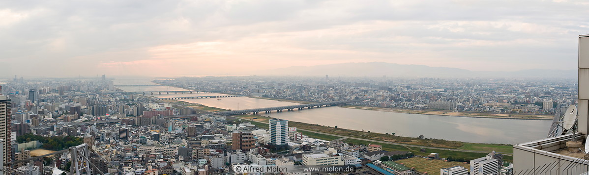 03 Osaka skyline with Yodo river