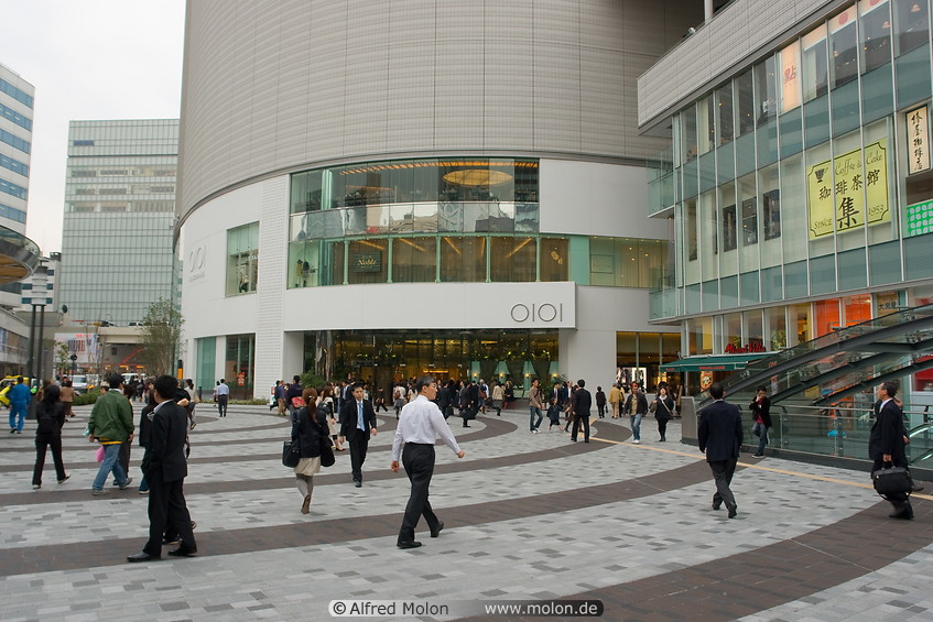 04 Pedestrian area and 0101 store
