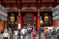 05 Hozomon gate pillars and lanterns