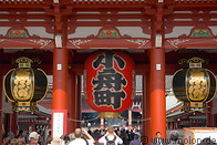 06 Hozomon gate pillars and lanterns