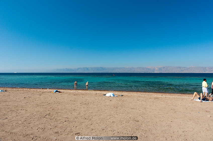 01 Aqaba beach