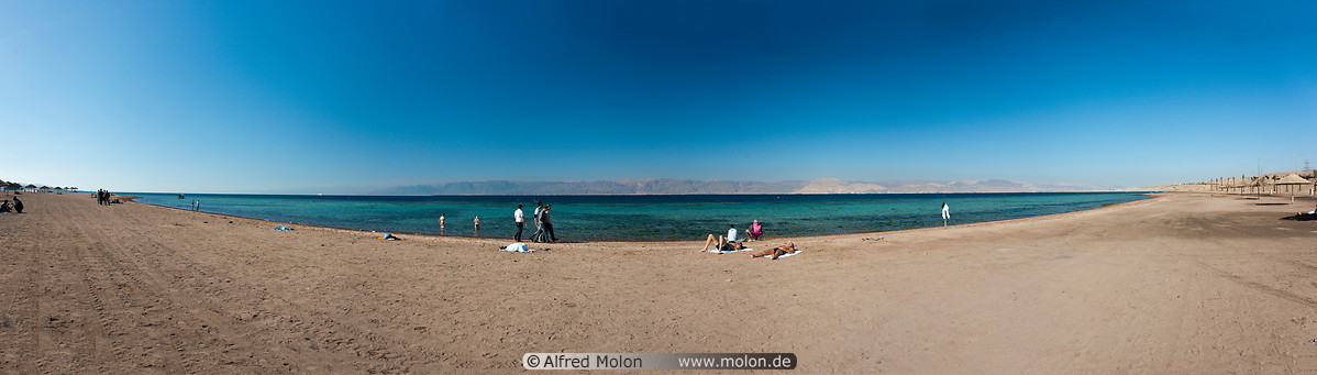 02 Aqaba beach