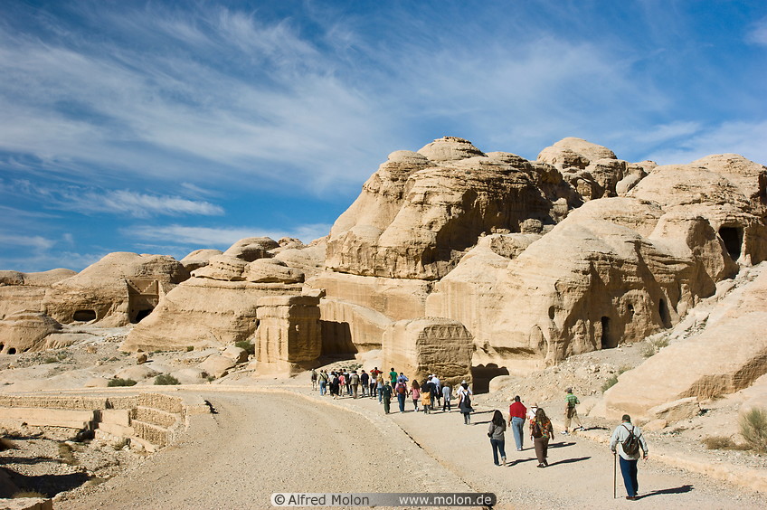 19 Tourists walking through Bab as-Siq