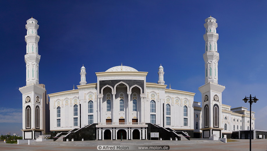 04 Hazret Sultan mosque