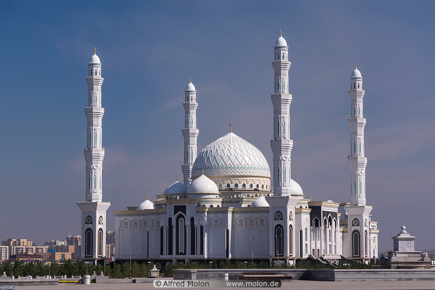 18 Hazrat Sultan mosque