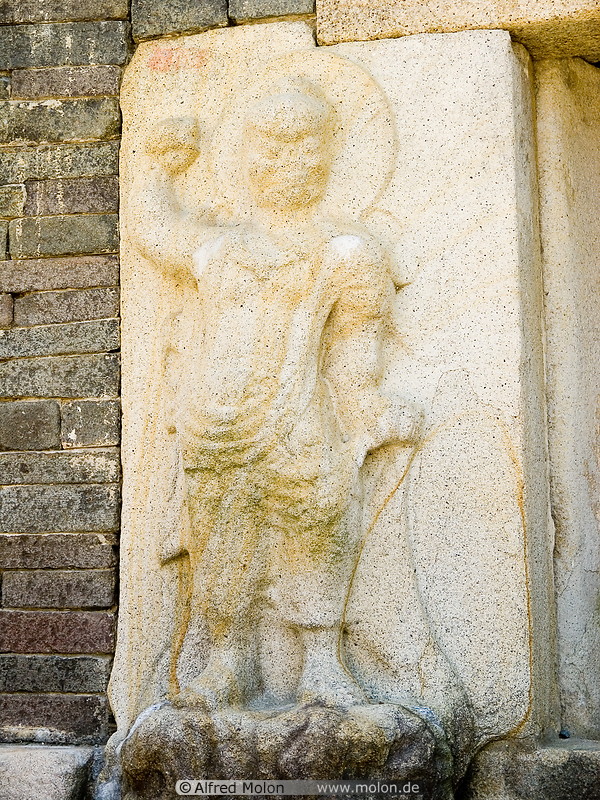 06 Stone figure