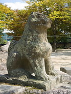 05 Stone lion guarding the pagoda corners