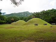 02 Three royal tombs in Bae-ri