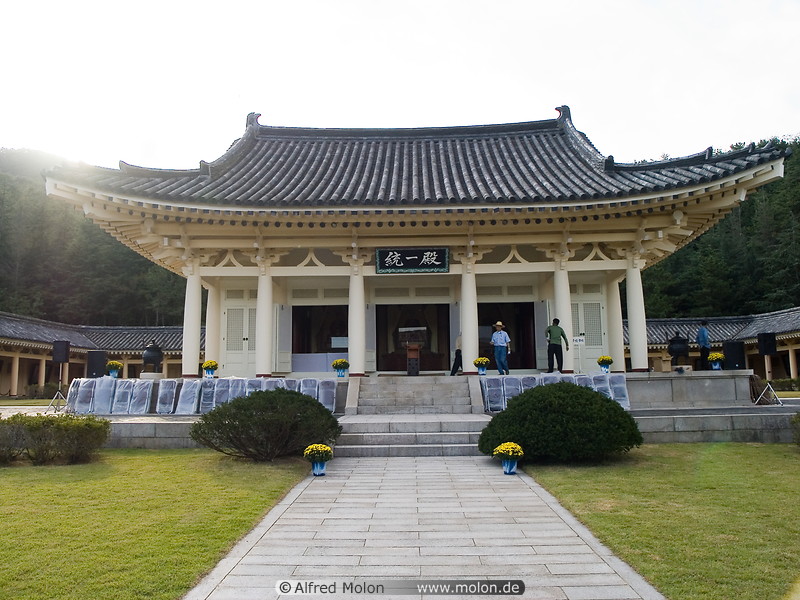12 Main pagoda