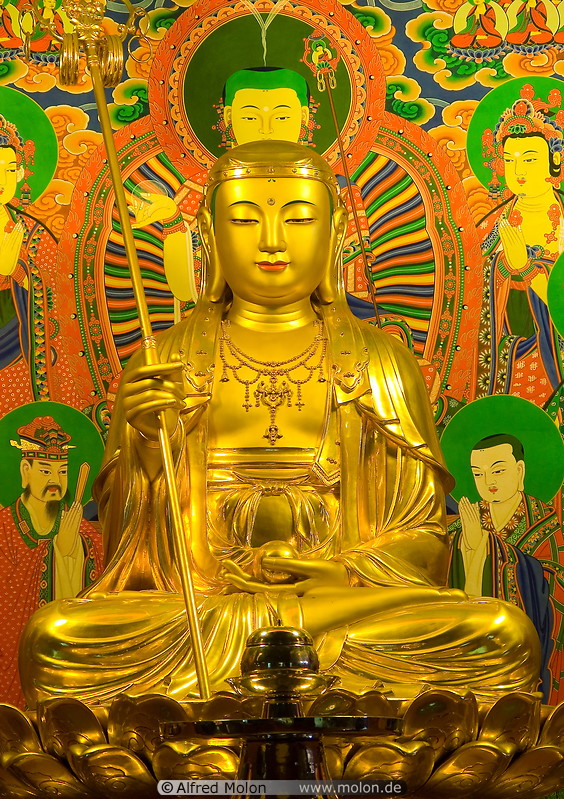 03 Golden Buddha statue